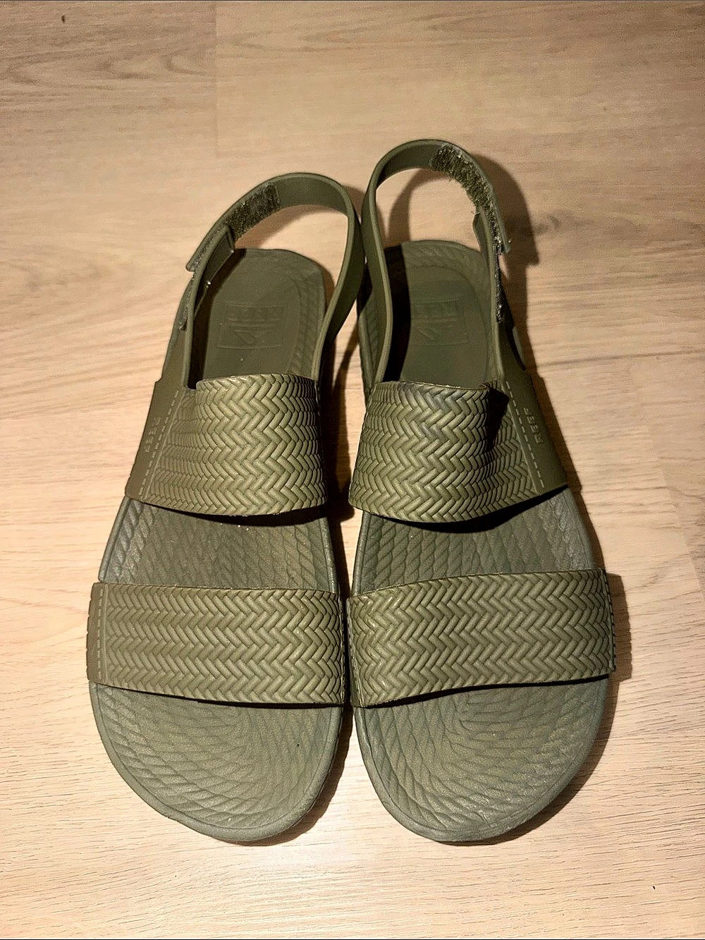 REEF Size 10 Green Strappy Sandals